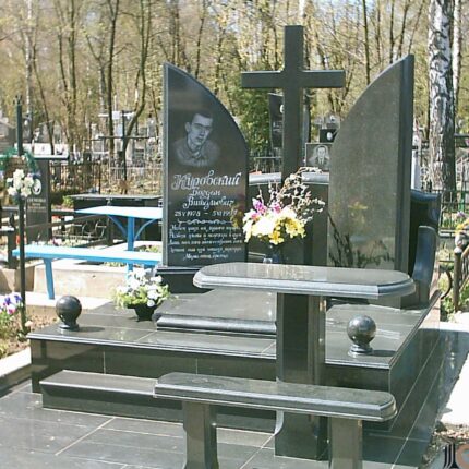 Подвійний гранітний пам'ятник - Небесний шлях